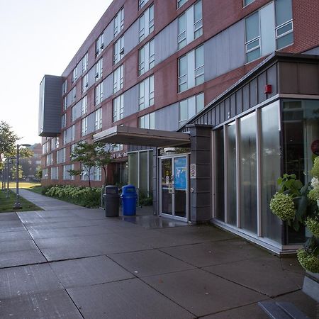 Humber College Lakeshore Campus Residence Торонто Екстериор снимка