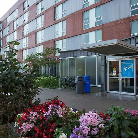 Humber College Lakeshore Campus Residence Торонто Екстериор снимка
