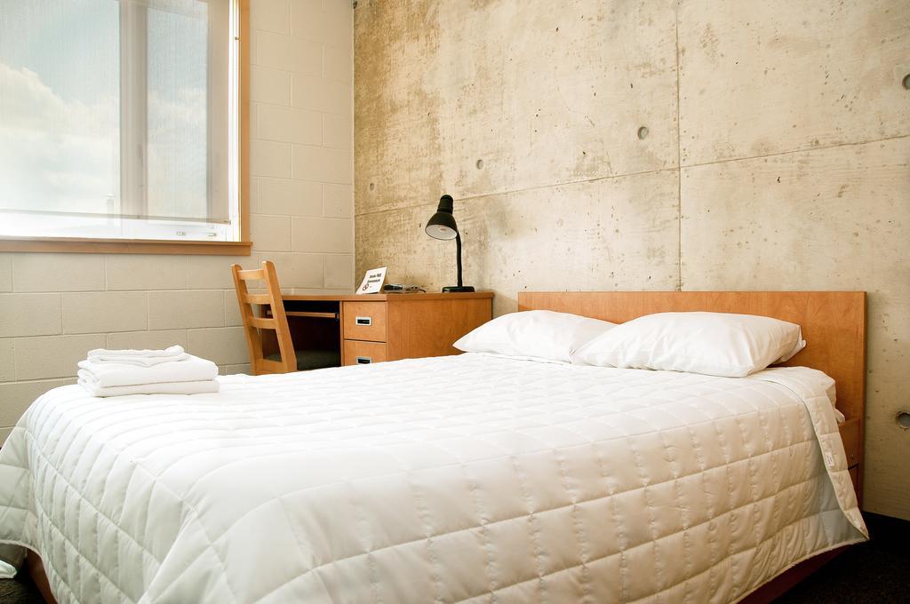 Humber College Lakeshore Campus Residence Торонто Стая снимка