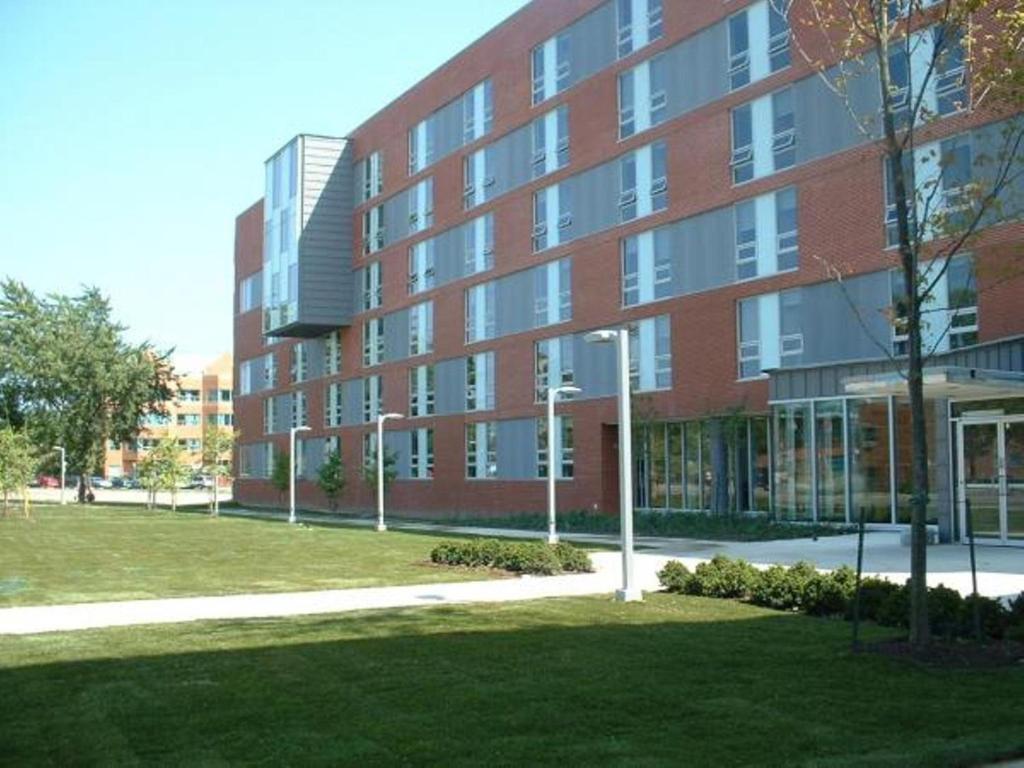 Humber College Lakeshore Campus Residence Торонто Екстериор снимка